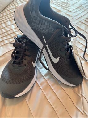 Nike Brown and White Mesh Running Sneakers 7 youth
